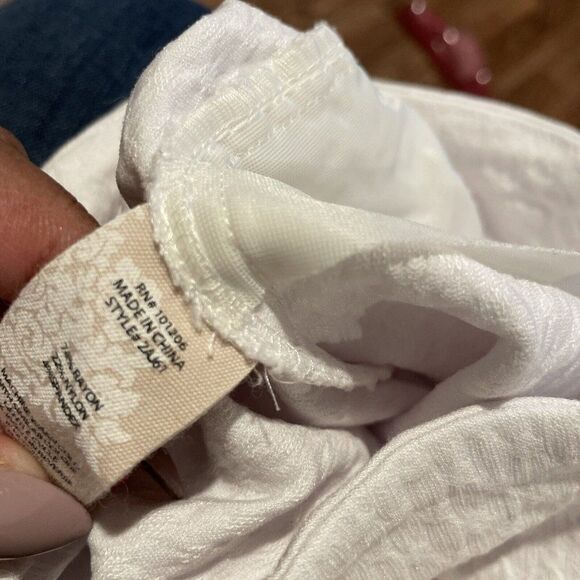 Soft Surroundings Textured Stretch Pants Womens Medium Dolphin Hem White‎ - Picture 4 of 4